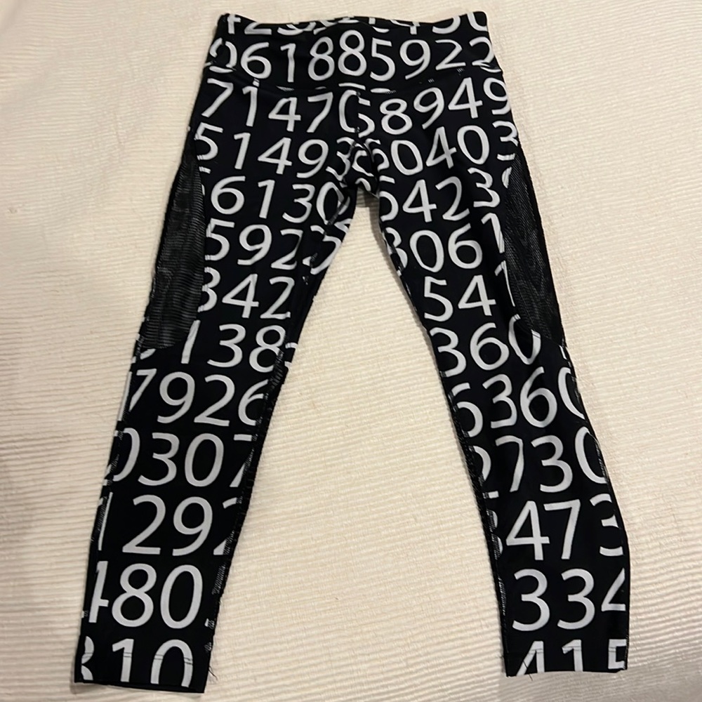 Splits 59 leggings size S with mesh on the outside leg and inner lower